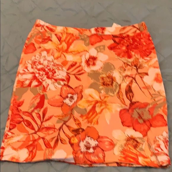 Skirt - Picture 3 of 4